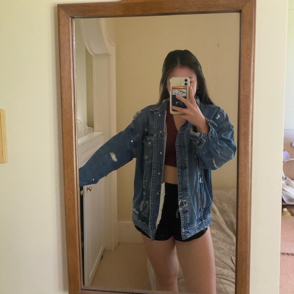 American Eagle Distressed Jean Jacket - Picture 3 of 5